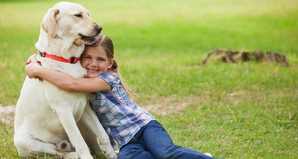 ¿Cómo actuar con tu perro si tienes hijos y te vas de vacaciones